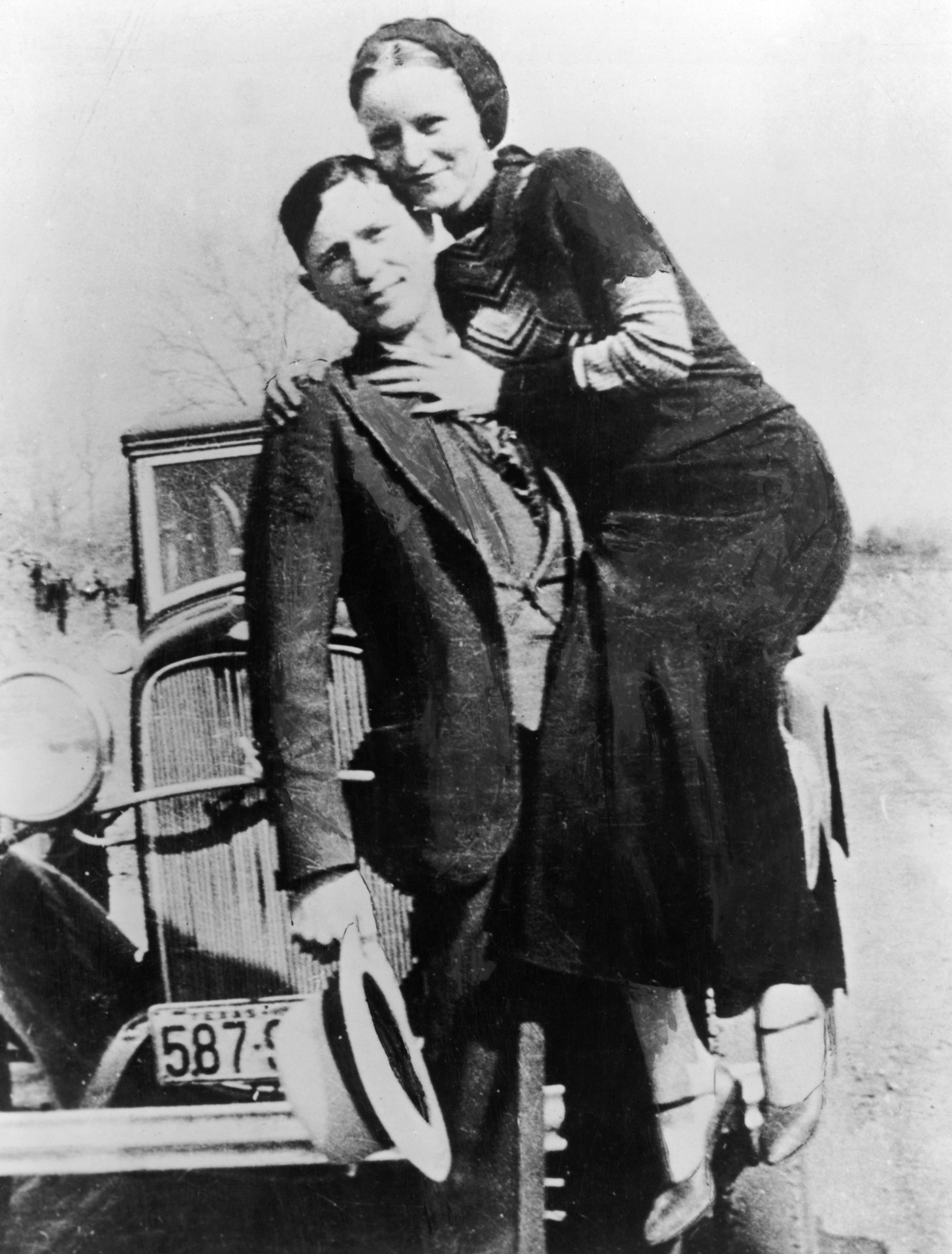 Bonnie és Clyde halála után a tömeg még a holttestüket is megcsonkította