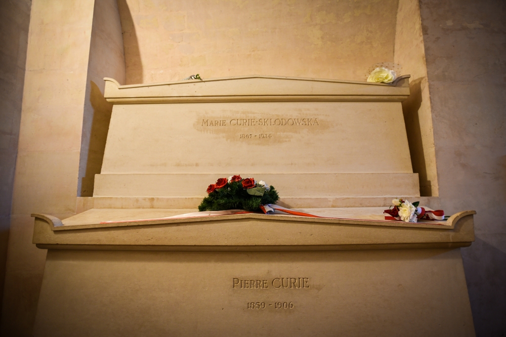 Marie Curie holtteste és jegyzetei még évtizedekkel a halála után is sugároztak