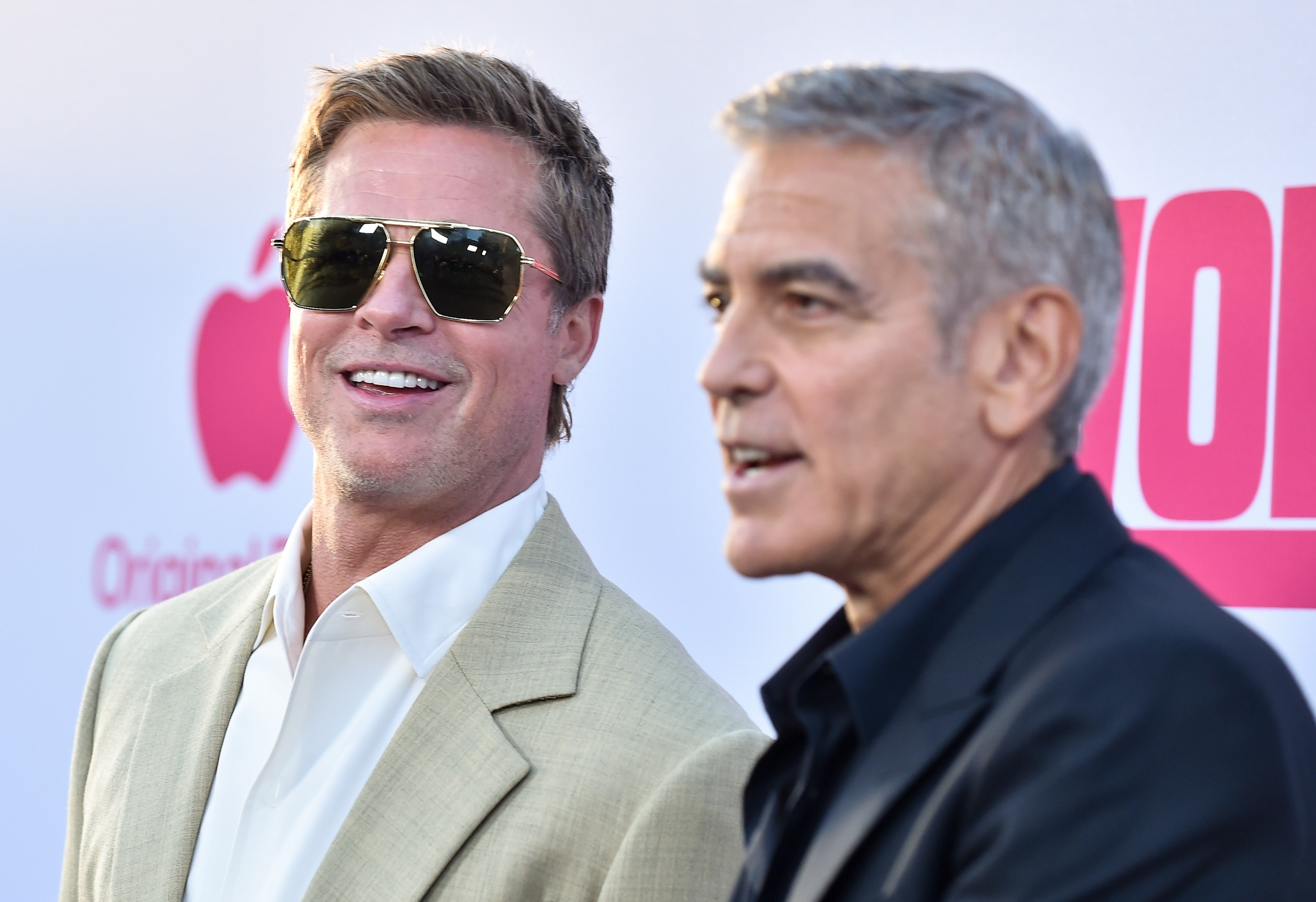 Brad Pitt elárulta George Clooney féltett titkát: a színész nem tud táncolni