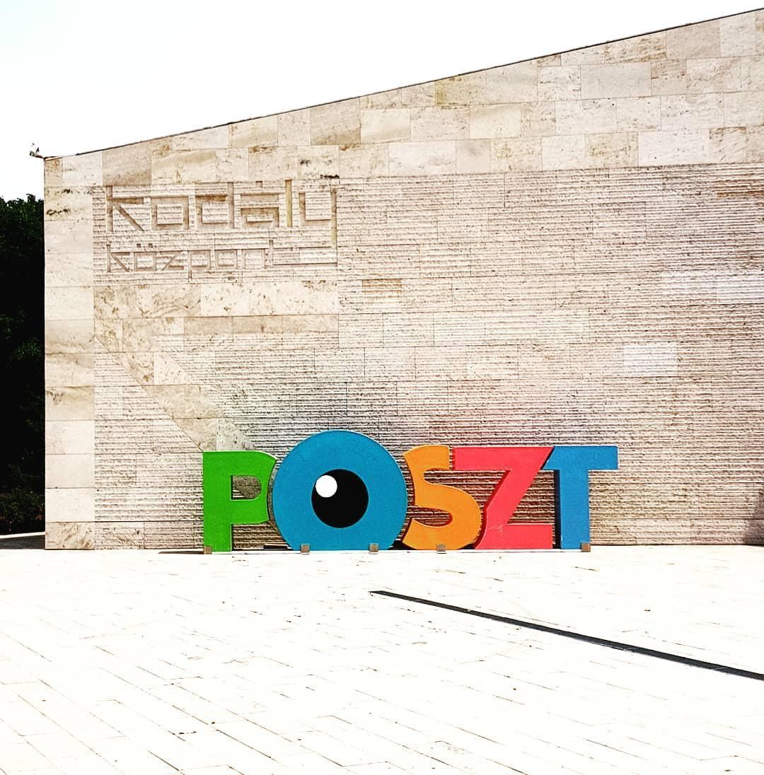 Instagram/POSZT