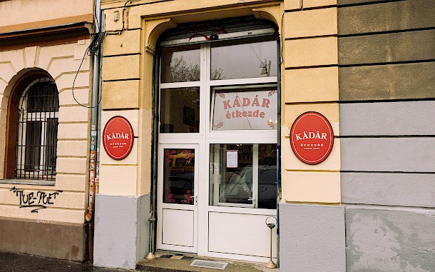 K&aacute;d&aacute;r &Eacute;tkezde