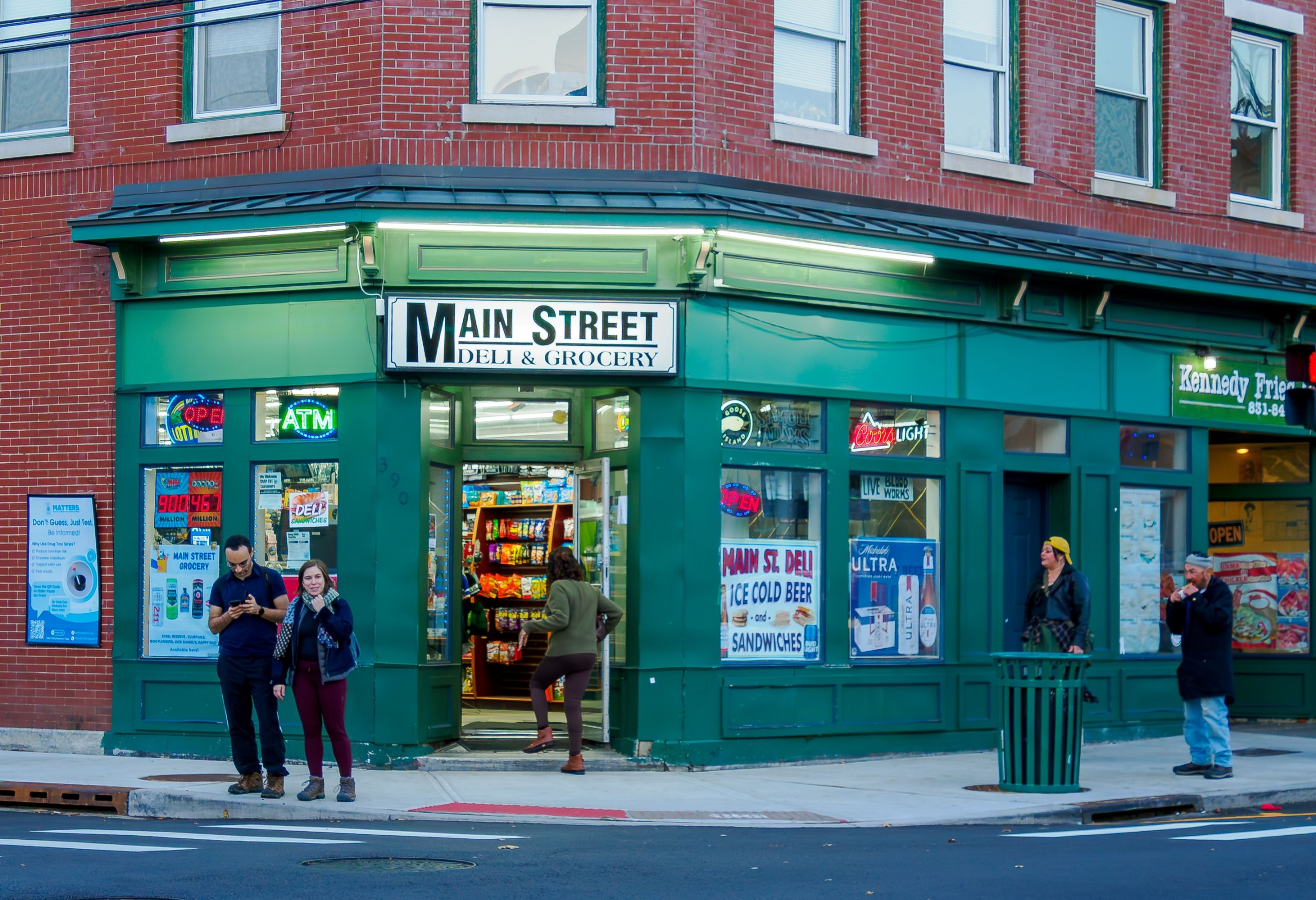 Alan Kolnik/Shutterstock.com