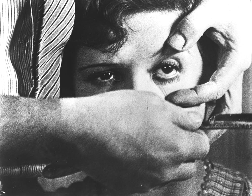 Andalúziai kutya (1929) IMDb